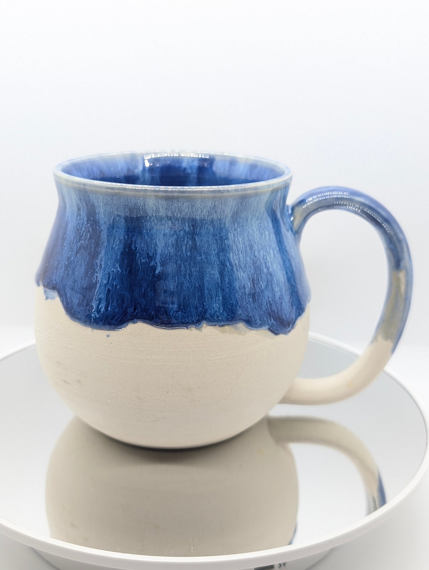 Rainy blue mug