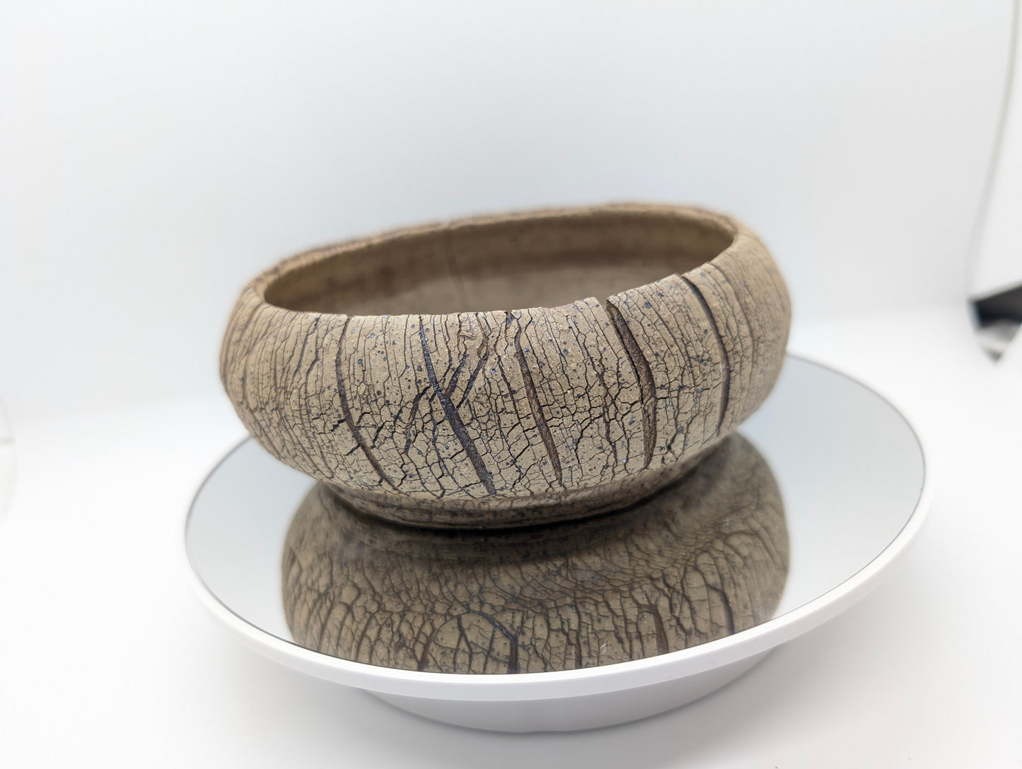 Round earthy planter